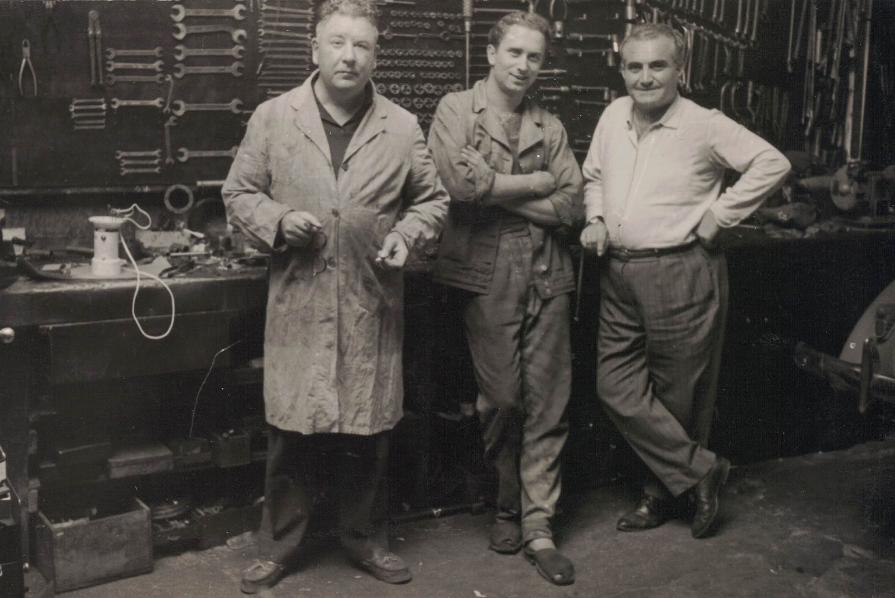 Amis garagistes au Garage Luthringer, années 1960